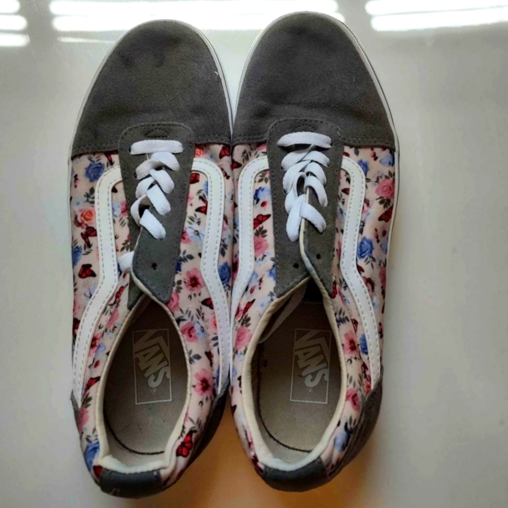 Vans Size 6(In girls, size 8 in women's)